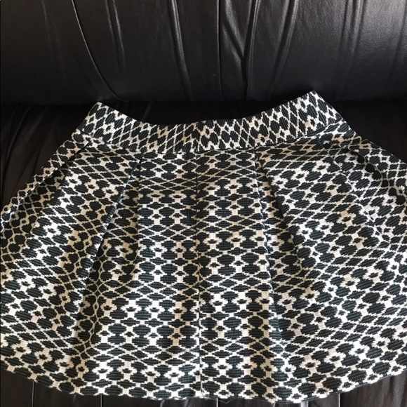 💚BANANA REPUBLIC💚DEEP PLEATED SKATER W/POCKETS💚 - Picture 4 of 8